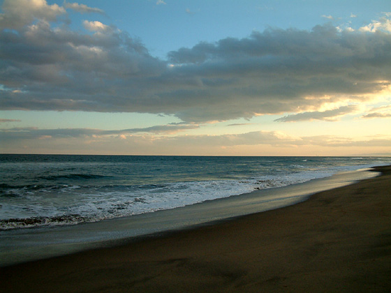 夕暮れ時の砂浜